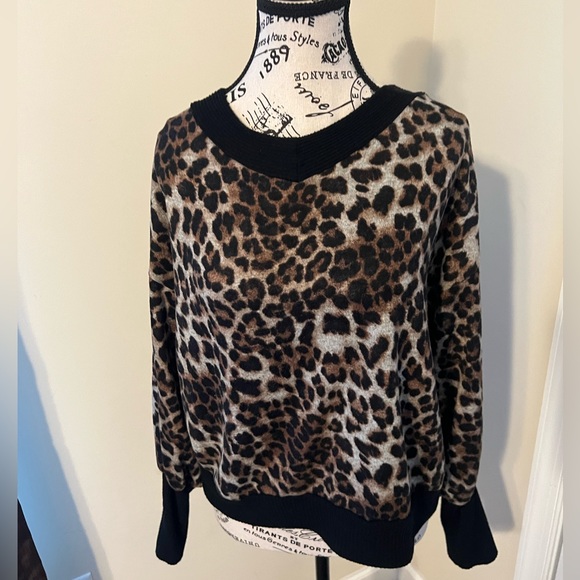 Animal print Sweater - Picture 1 of 6
